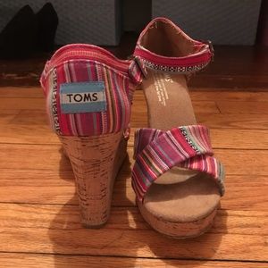 Tom's wedge sandals